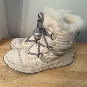 Sorel Whitney winter boots size 9.5